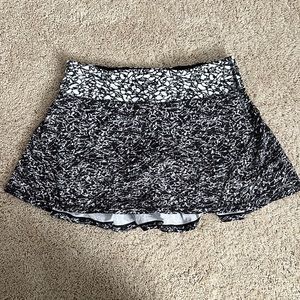 Lulu lemon size 4 skirt